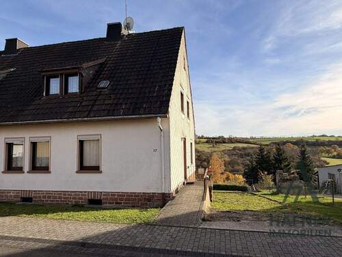 Eingang - 4 Zimmer Doppelhaushälfte in Speicher