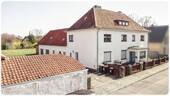 Vogelperspektive - Mehrfamilienhaus, Wohnhaus in Uetze zum Kaufen