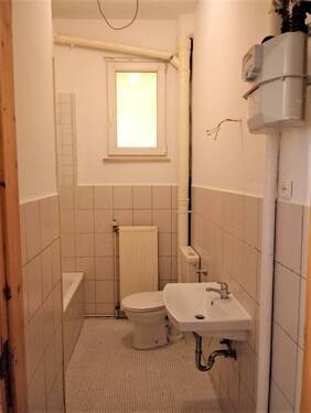 Badezimmer mit Badewanne - 