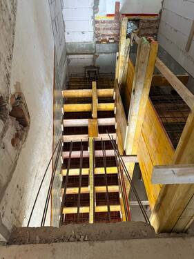 Treppenhaus - 4 Zimmer Etagenwohnung zum Kaufen in Dornburg-Camburg
