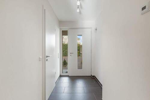 Eingangshalle - 5 Zimmer Doppelhaushälfte zum Kaufen in Köln