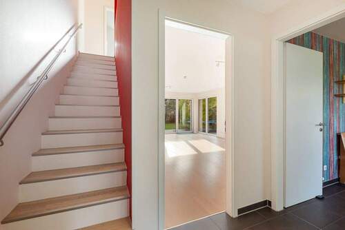 Treppenhaus - Doppelhaushälfte mit 168,00 m² in Köln zum Kaufen