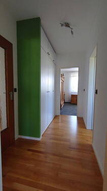 2. Flur Blick ins Kinderzimmer - 