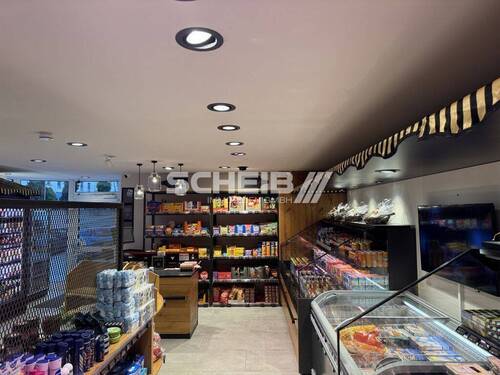 mit integrierten Beleuchtungskörpern - 