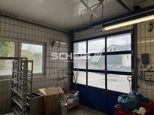 eins von drei Sektionaltoren - 