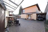 Zufahrt zum Carport - 