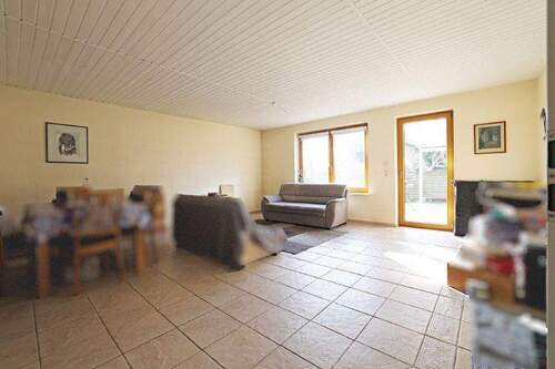 Wohnzimmer mit Ausgang zum Garten - 