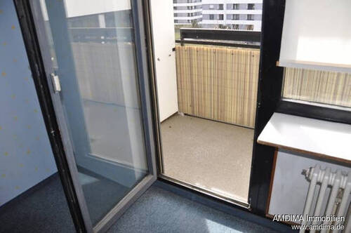 Balkontüre vom Schlafzimmer - 2 Zimmer Etagenwohnung zum Kaufen in Nürnberg