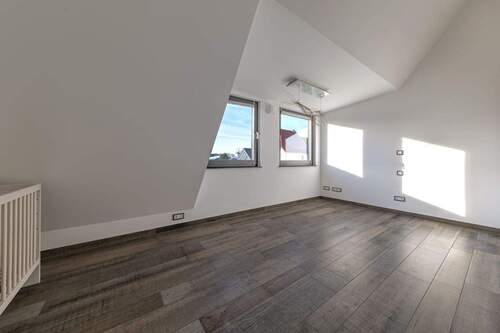 Kinderzimmer/ Büro - 