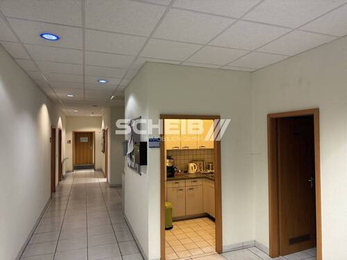 Teeküche und WCs pro Etage - 