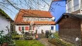 Außenansicht 2 - Schönes Bauernhaus mit 6 Zimmern und Garage in sehr guter Lage