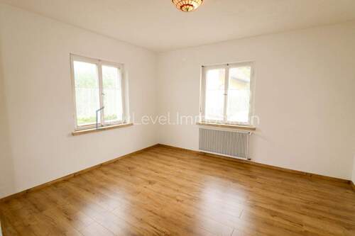 Eltern Hochparterre - 7 Zimmer Einfamilienhaus in Teublitz