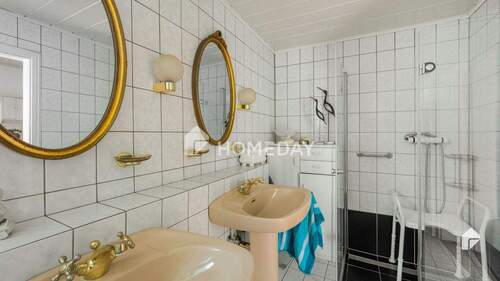 Haus 2 EG Badezimmer 1 - 