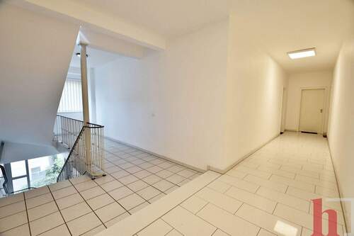 Flur - Etagenwohnung mit 80,00 m&sup2; in Steinfeld zur Miete