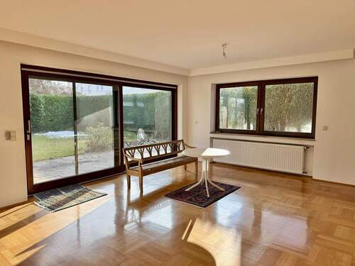 Wohnzimmer - 7 Zimmer Einfamilienhaus zum Kaufen in Vöhringen