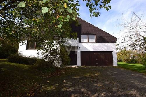 Hauseingang - 5 Zimmer Mehrfamilienhaus, Wohnhaus in Dombühl