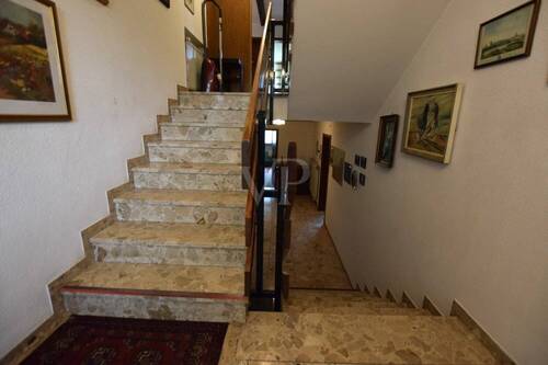 Treppe EG 2 + KG - Mehrfamilienhaus, Wohnhaus mit 200,00 m&sup2; in Dombühl zum Kaufen