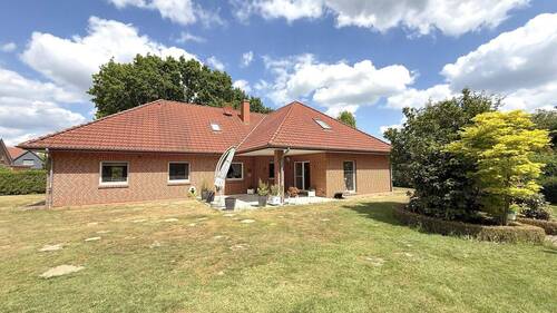 Rückseite - Einfamilienhaus mit 324,00 m&sup2; in Syke zum Kaufen