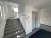 Treppenhaus + Fahrstuhl - 2 Zimmer Etagenwohnung zum Kaufen in Gera