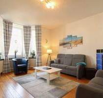 Zentrale Top-Lage: Charmante 4-Zi.-Altbauwohnung mit Balkon u. Zimmerofen - Cuxhaven