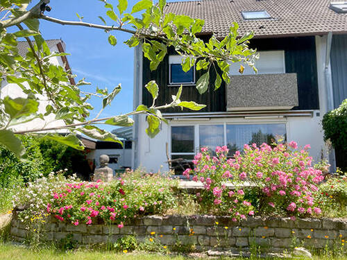 Außenansicht Westen - DHH EckentalEckenhaid, 148 qm, großer Garten, BJ 1973, von privat