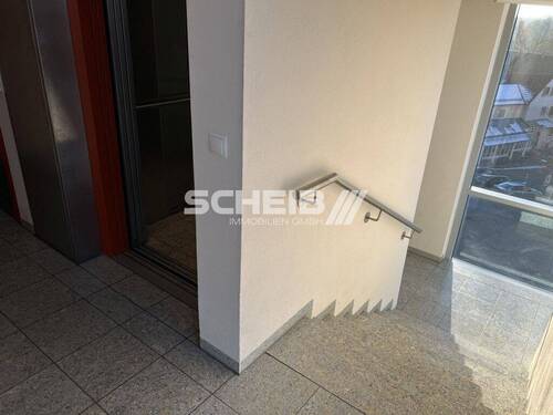 Aufzug und Treppe - Büro zur Miete in Crailsheim