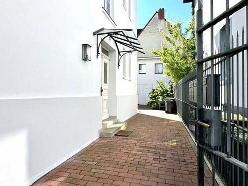 Hauszugang - 3 Zimmer Etagenwohnung zur Miete in Bielefeld / Mitte