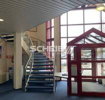 Repräsentatives zweigeschossiges Bürogebäude mit Parkplätzen - Crailsheim