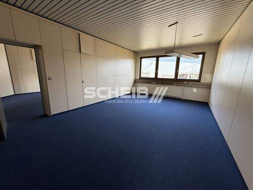 mit Einbauschränken - Büro mit 733,00 m&sup2; in Crailsheim zur Miete