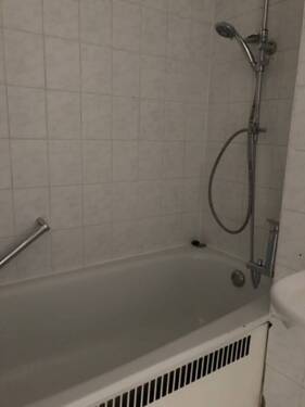 Badewanne_weiß gefliest.jpg - 