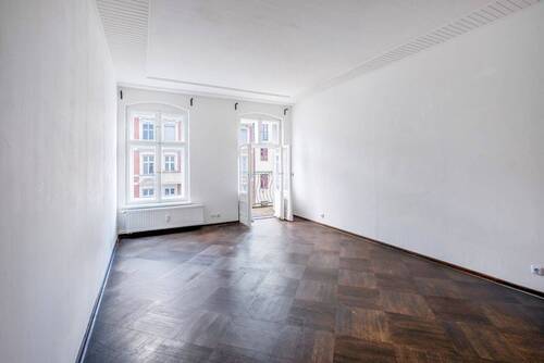 Zimmer 1 mit Zugang zum Balkon - 3-Zimmer-Wohnung mit Potenzial im begehrten Bergmannkiez