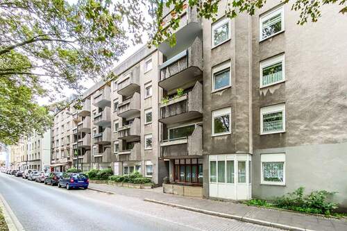 Hausansicht - Nur mit WBS - 1-Zimmer - Küche - Aufzug - frisch renoviert