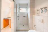 Badezimmer - andere Ansicht - 