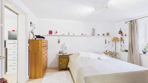 CAM04238G0-PR0051-STILL015 - 