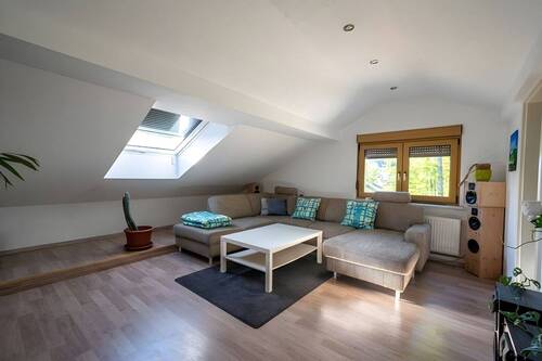 Wohnzimmer - 3 Zimmer Etagenwohnung zum Kaufen in Lobbach