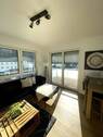 Blick zu Balkon - 