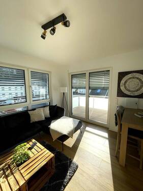 Blick zu Balkon - 