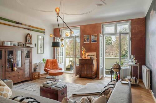 Wohnzimmer mit Zugang zum Südost-Balkon - 4 Zimmer Etagenwohnung zum Kaufen in Kleinmachnow