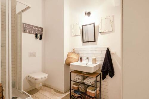 Bad mit Dusche - 