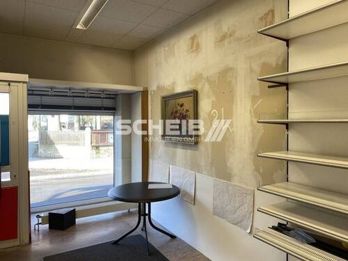 großes Fenster mit Beleuchtung - **Nette Ladenfläche direkt an der vielbefahrenen Hauptstraße**