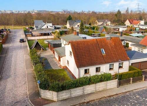 Drohnenaufnahme - 3 Zimmer Doppelhaushälfte in Bitterfeld-Wolfen