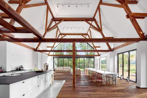 Großzügiger Lichteinfall im Wohn - und Essbereich - 