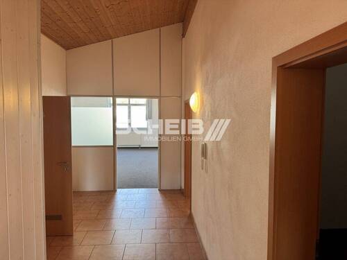 zu den weiteren Räumen - 