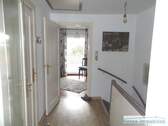 Flur Obergeschoss mit Blick Richtung Schlafzimmer/ Dachterrasse - 