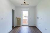 Geräumige Küche mit Potenzial und Balkon - 