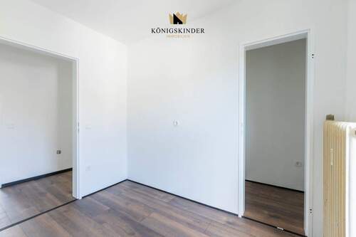 Geräumige Küche mit Potenzial und Balkon - 
