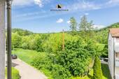 Balkon mit Weitblick Genießen Sie die frische Luft und den Blick ins Grüne. - 