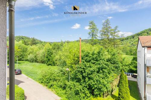 Balkon mit Weitblick Genießen Sie die frische Luft und den Blick ins Grüne. - 