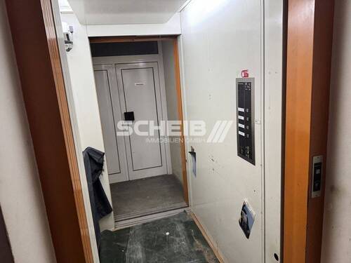 Aufzug bis ins 2. OG - Büro mit 95,00 m&sup2; in Crailsheim zur Miete