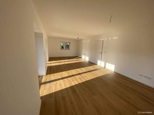 Wohn und Essbereich - Attraktive Erdgeschosswohnung mit Gäste WC und Terrasse